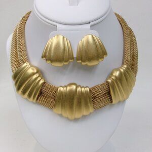 80s Monet Gold Plated Mesh Chain & Knot Collar Necklace with Earrings